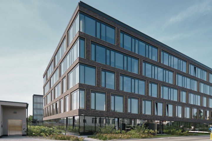 Bürogebäude mit Backsteinfassade